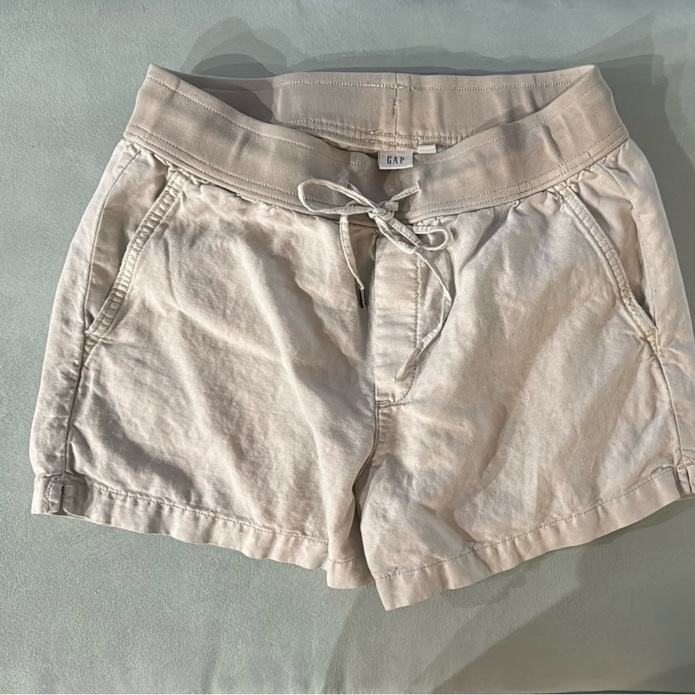 GAP Light Beige Cargo Shorts Relaxed Fit Mid-Rise